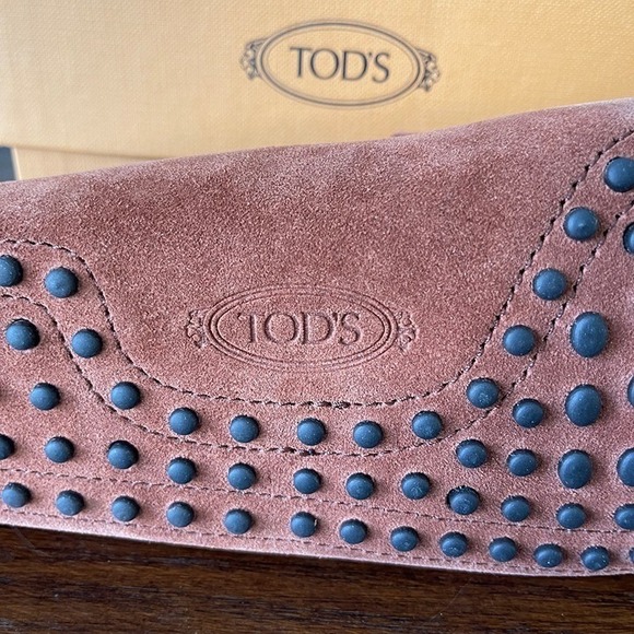 Tod\'s Men\'s‎ Rust Suede CA75 Gommini 122 Loafer Shoe. XXM0GW0CT50RE0S204, US 8